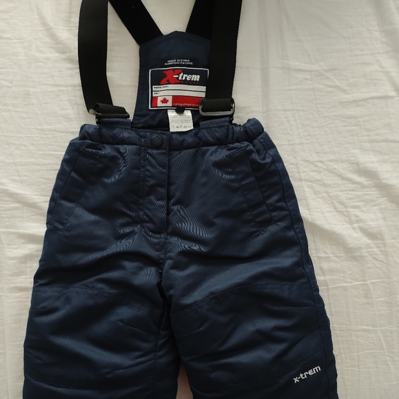 12 month baby snowsuit + mommy bag for free - Picture 4 of 11